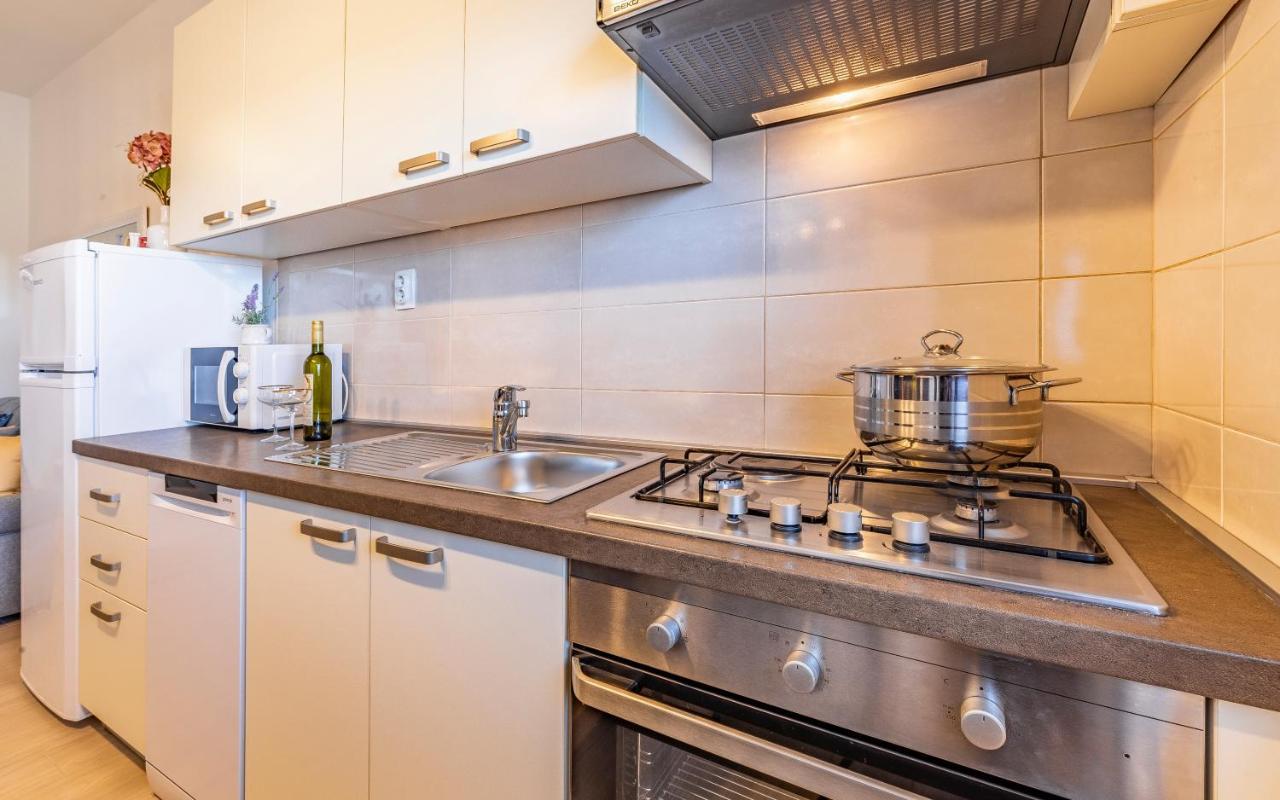 Villa Sweet House With Free Parking Pula Exterior foto