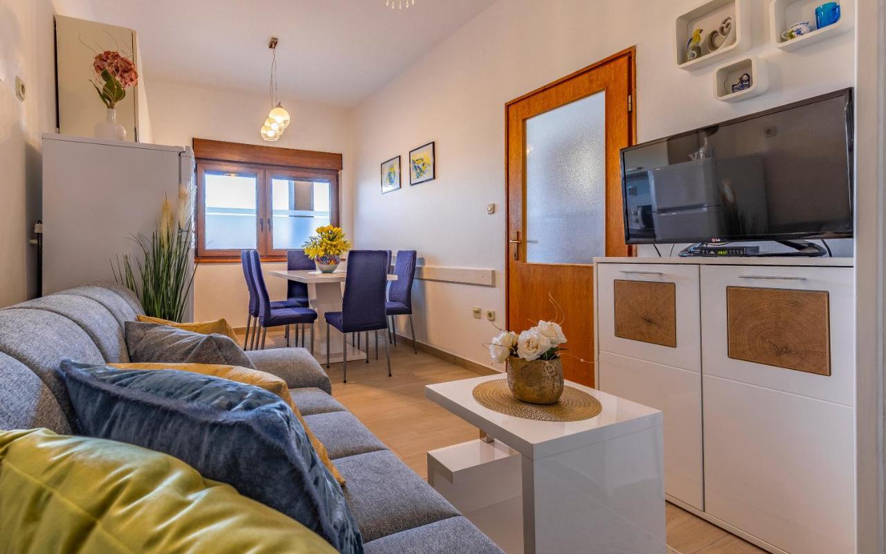Villa Sweet House With Free Parking Pula Exterior foto