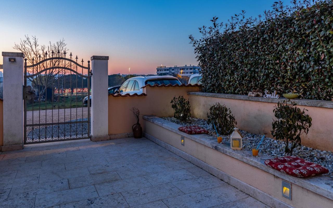 Villa Sweet House With Free Parking Pula Exterior foto